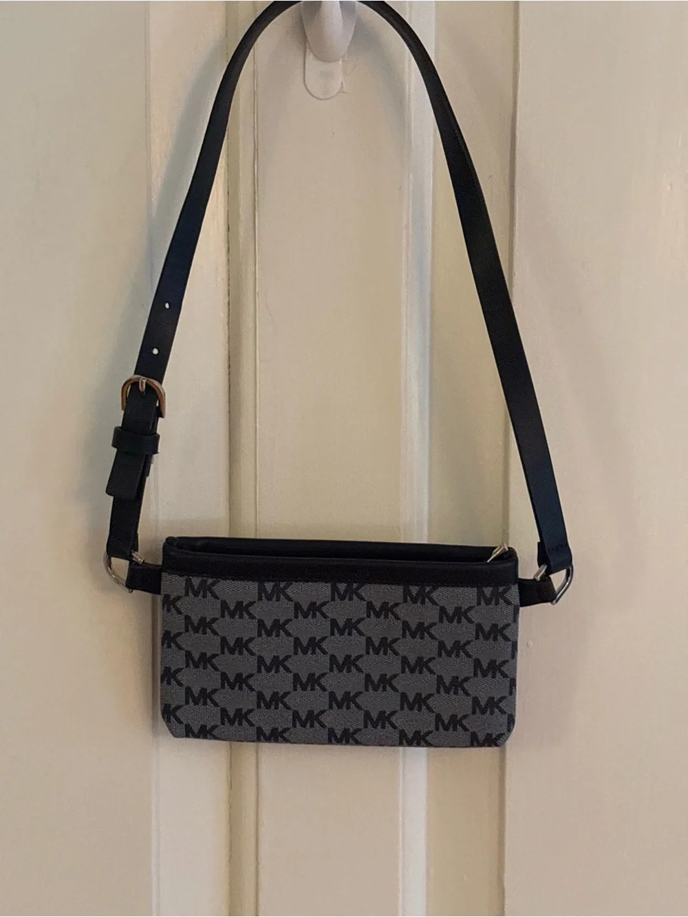This Michael Kors MK Signature Logo Belt Bag / Fanny Pack NWOT